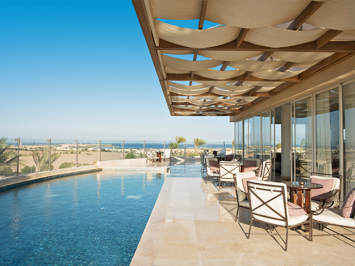 Luxe resort met infinity zwembad en zeezicht in Makadi Bay aan de Rode Zee in Egypte